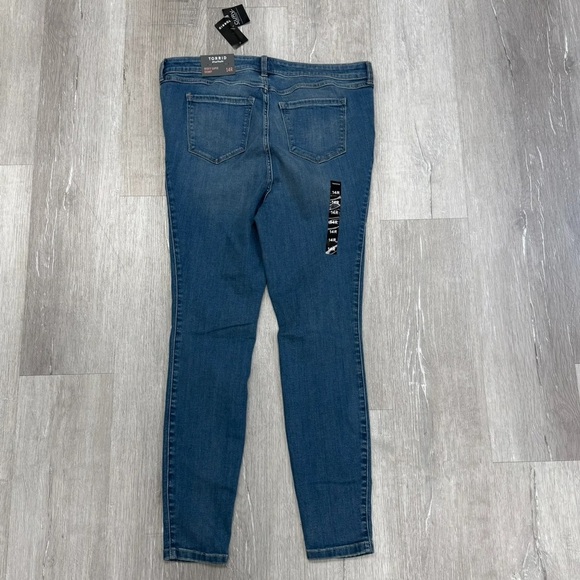 Torrid Medium Wash Midfit Super Skinny Jeans - New - Size 14 - Picture 5 of 6